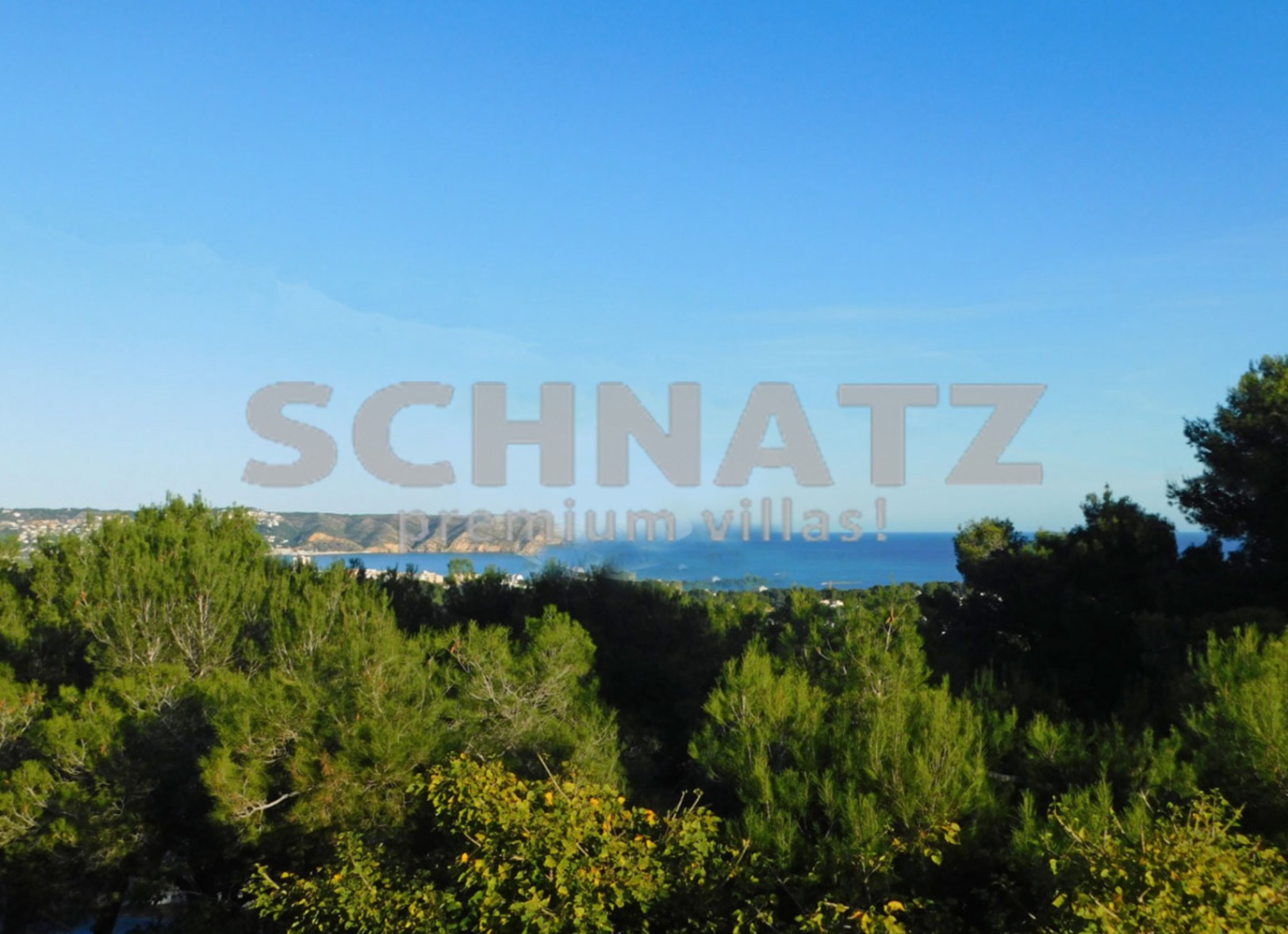 Villa con vistas al mar y cerca de la playa en venta en Jávea