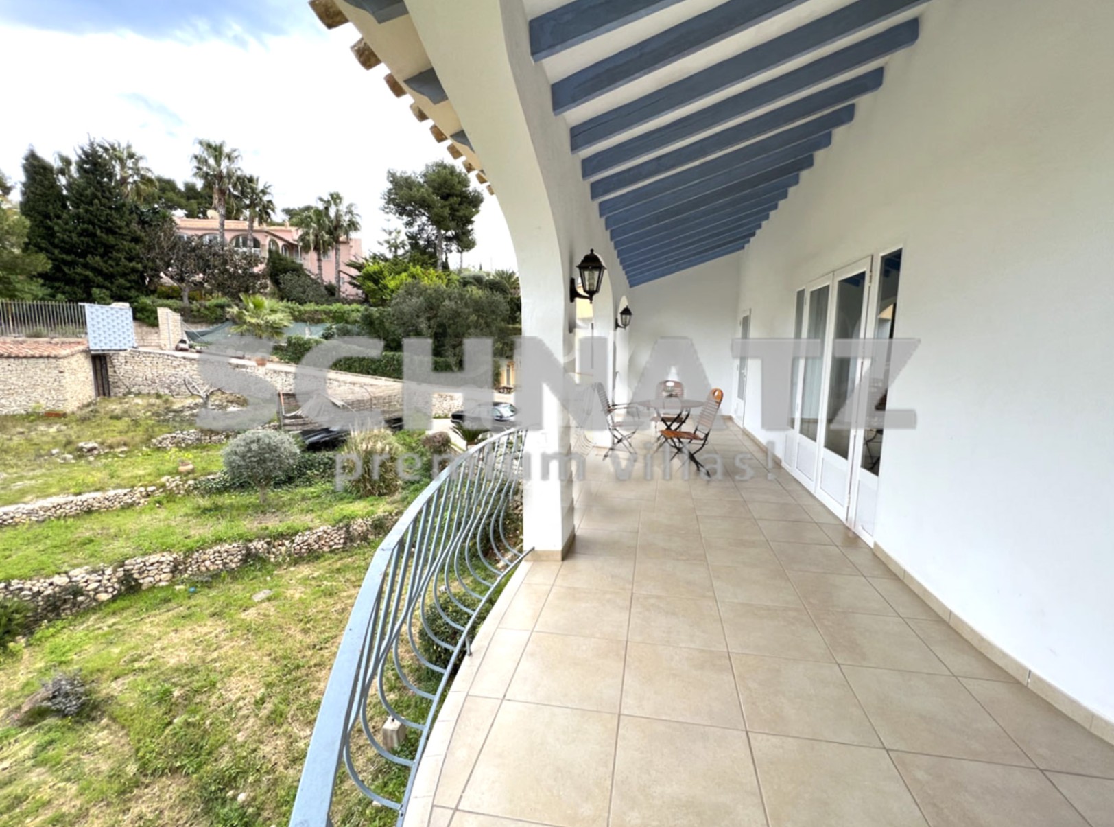 Villa con vistas al mar y cerca de la playa en venta en Jávea