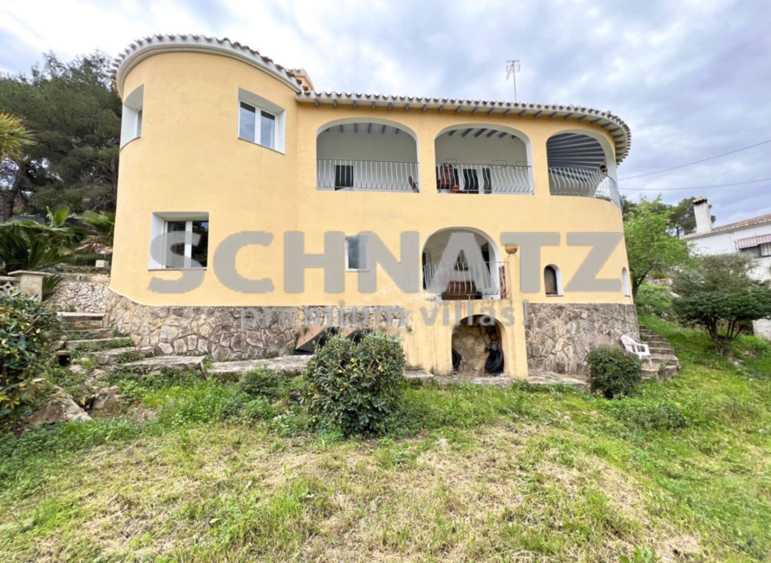 Villa con vistas al mar y cerca de la playa en venta en Jávea