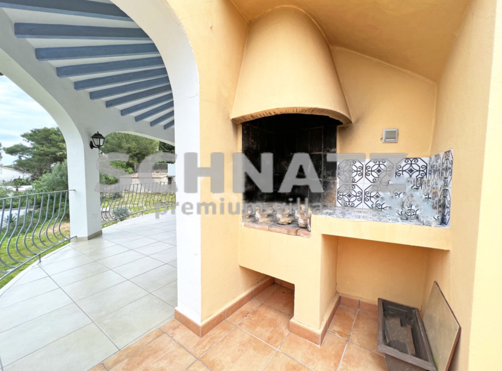 Villa con vistas al mar y cerca de la playa en venta en Jávea