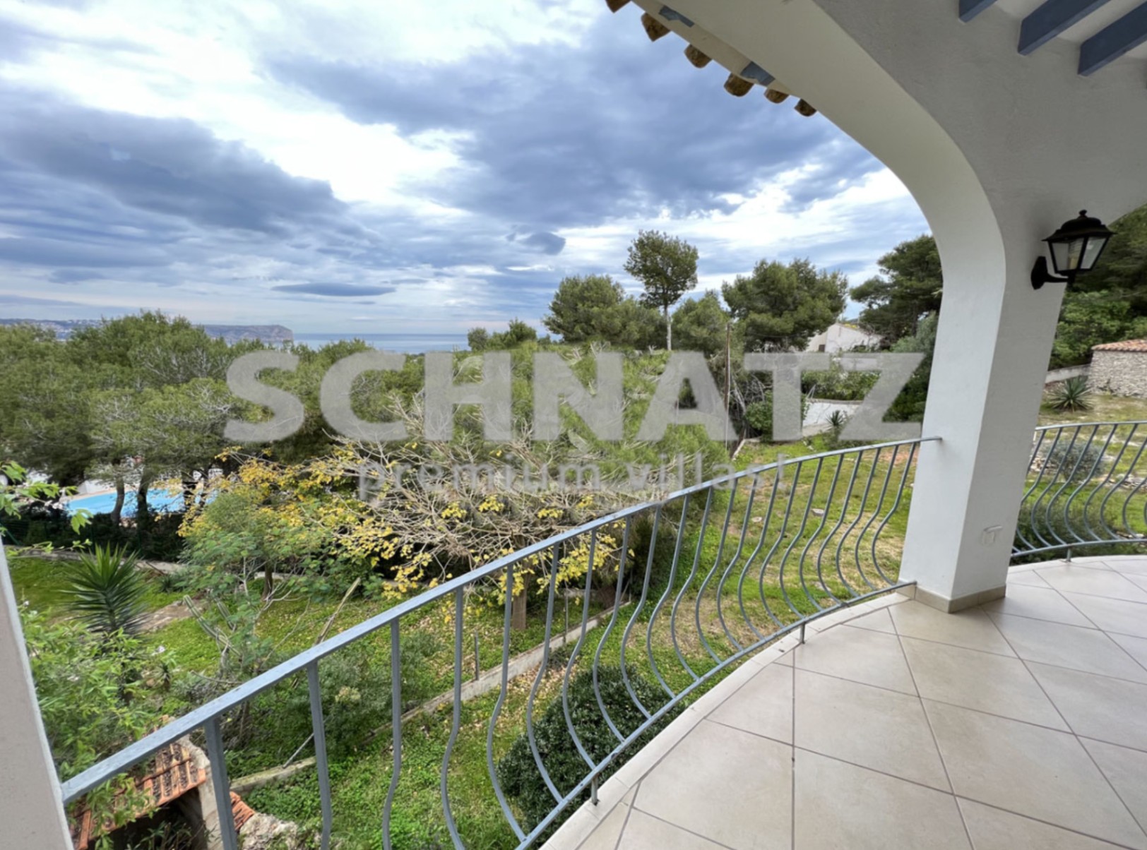 Villa con vistas al mar y cerca de la playa en venta en Jávea