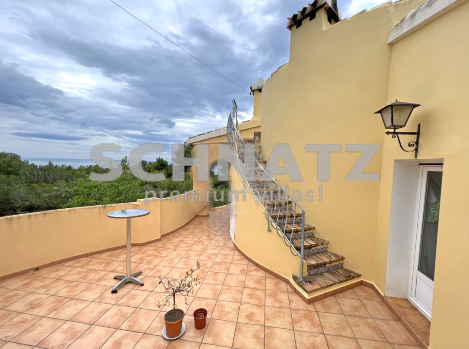 Villa con vistas al mar y cerca de la playa en venta en Jávea