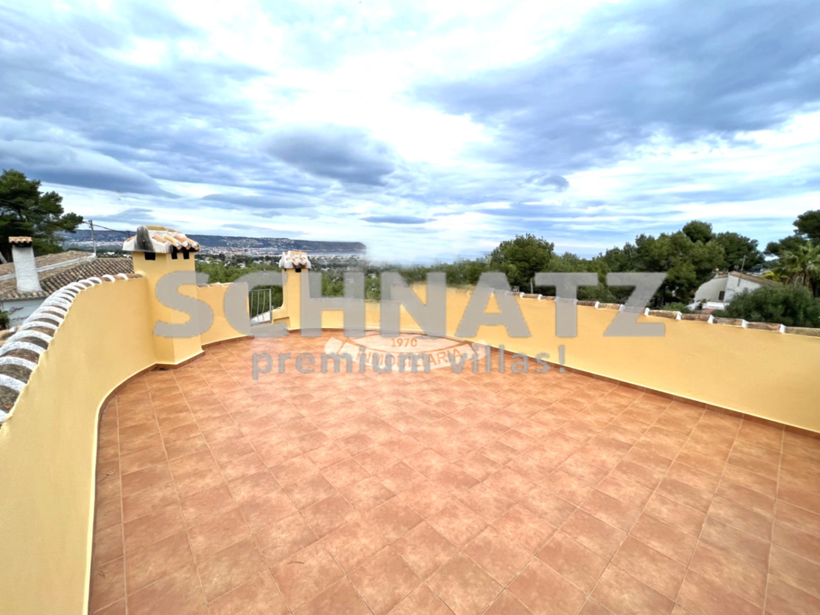 Villa con vistas al mar y cerca de la playa en venta en Jávea