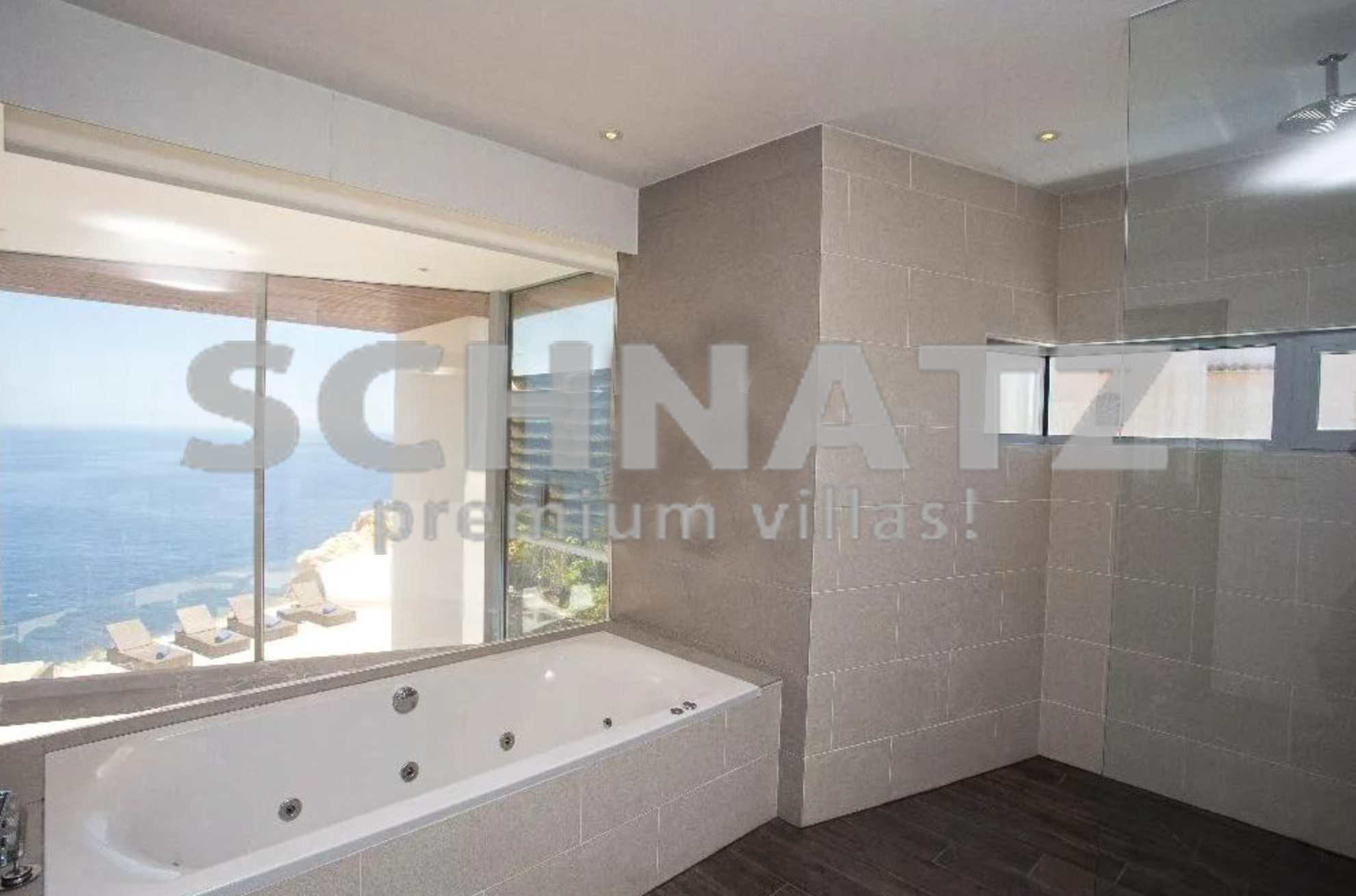 Lujosa villa en primera línea con impresionantes vistas al mar, en venta en Jávea