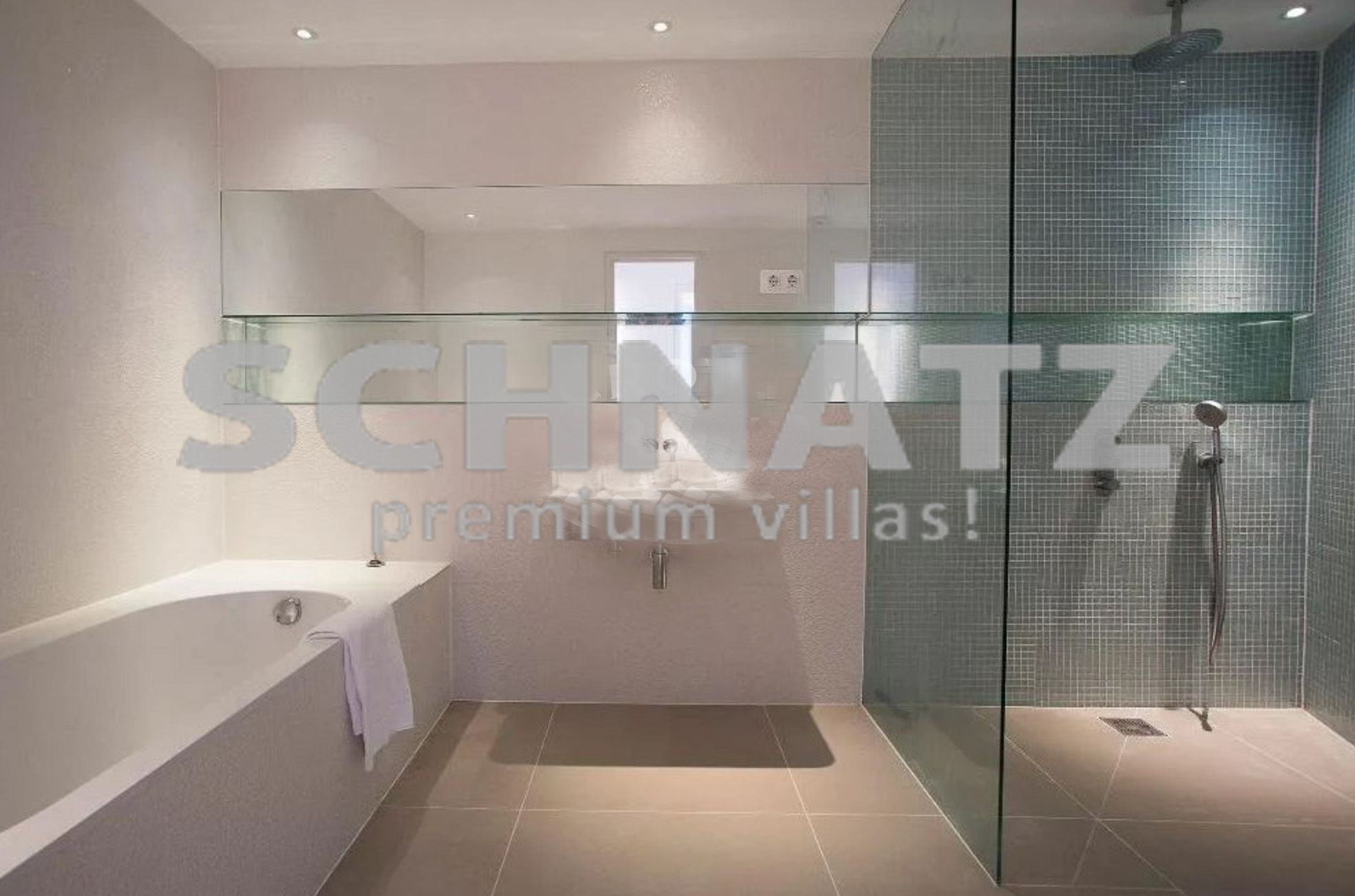Lujosa villa en primera línea con impresionantes vistas al mar, en venta en Jávea