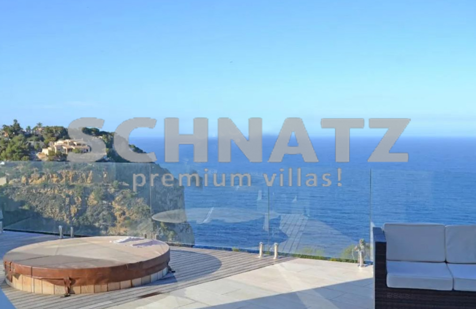 Lujosa villa en primera línea con impresionantes vistas al mar, en venta en Jávea