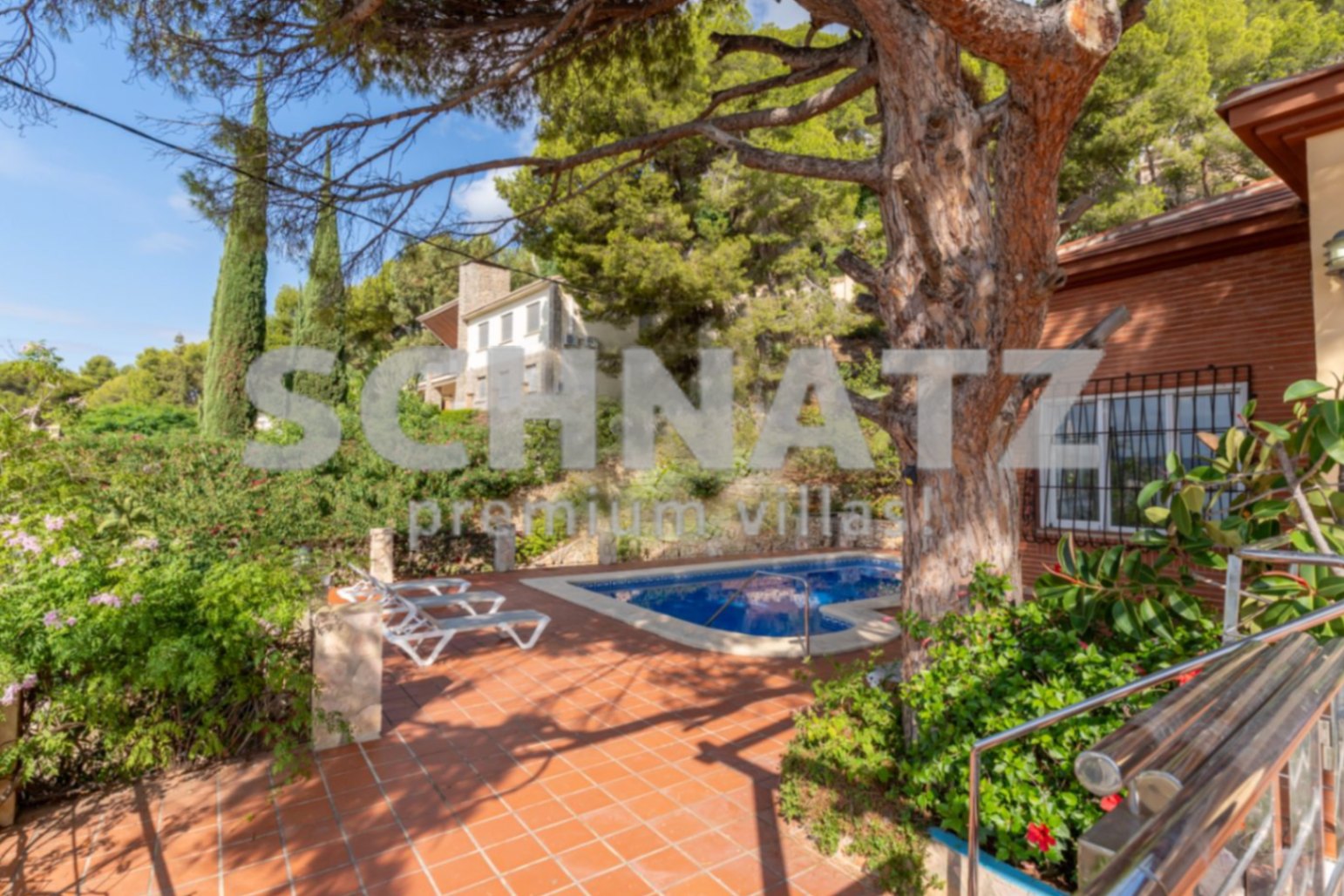 Villa en primera línea con vistas al mar en venta en el puerto de Jávea