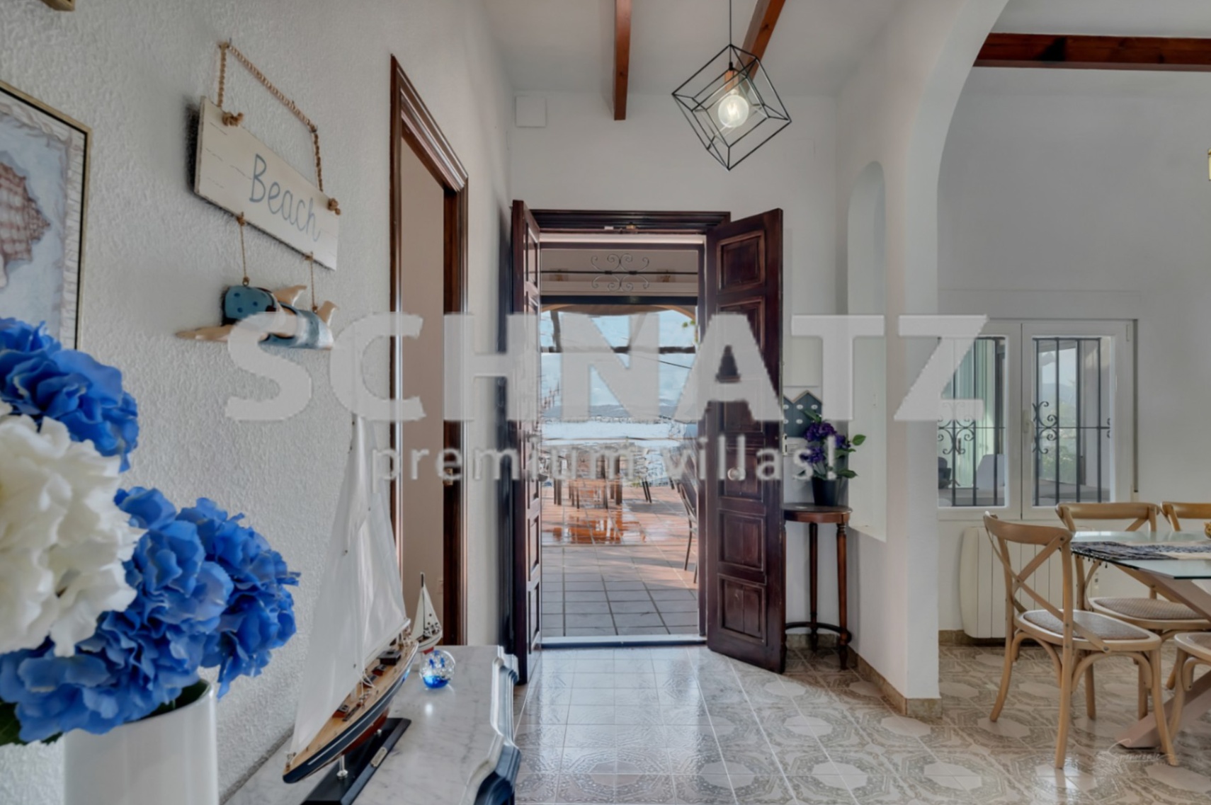 Villa en primera línea con vistas al mar en venta en el puerto de Jávea