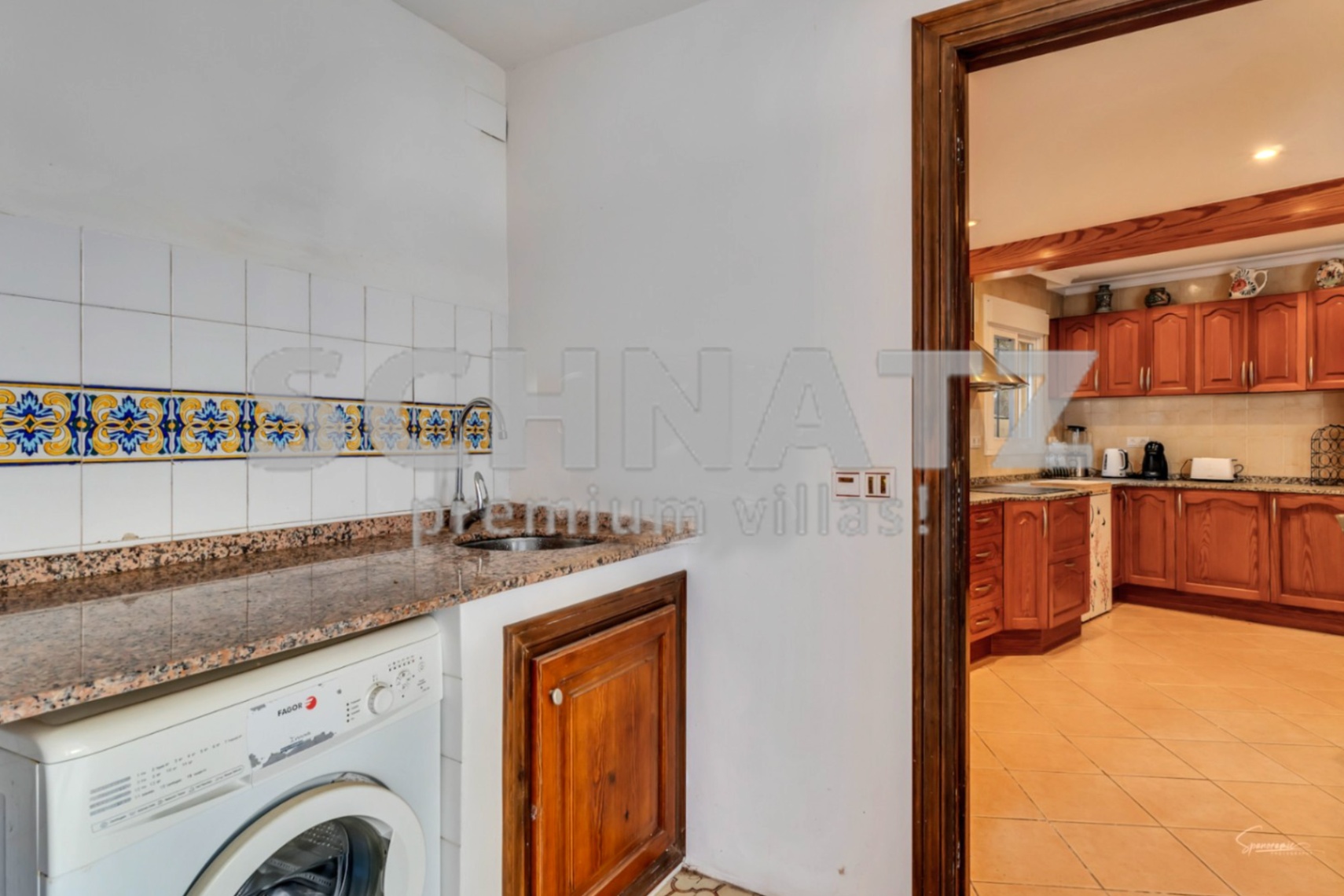 Villa en primera línea con vistas al mar en venta en el puerto de Jávea