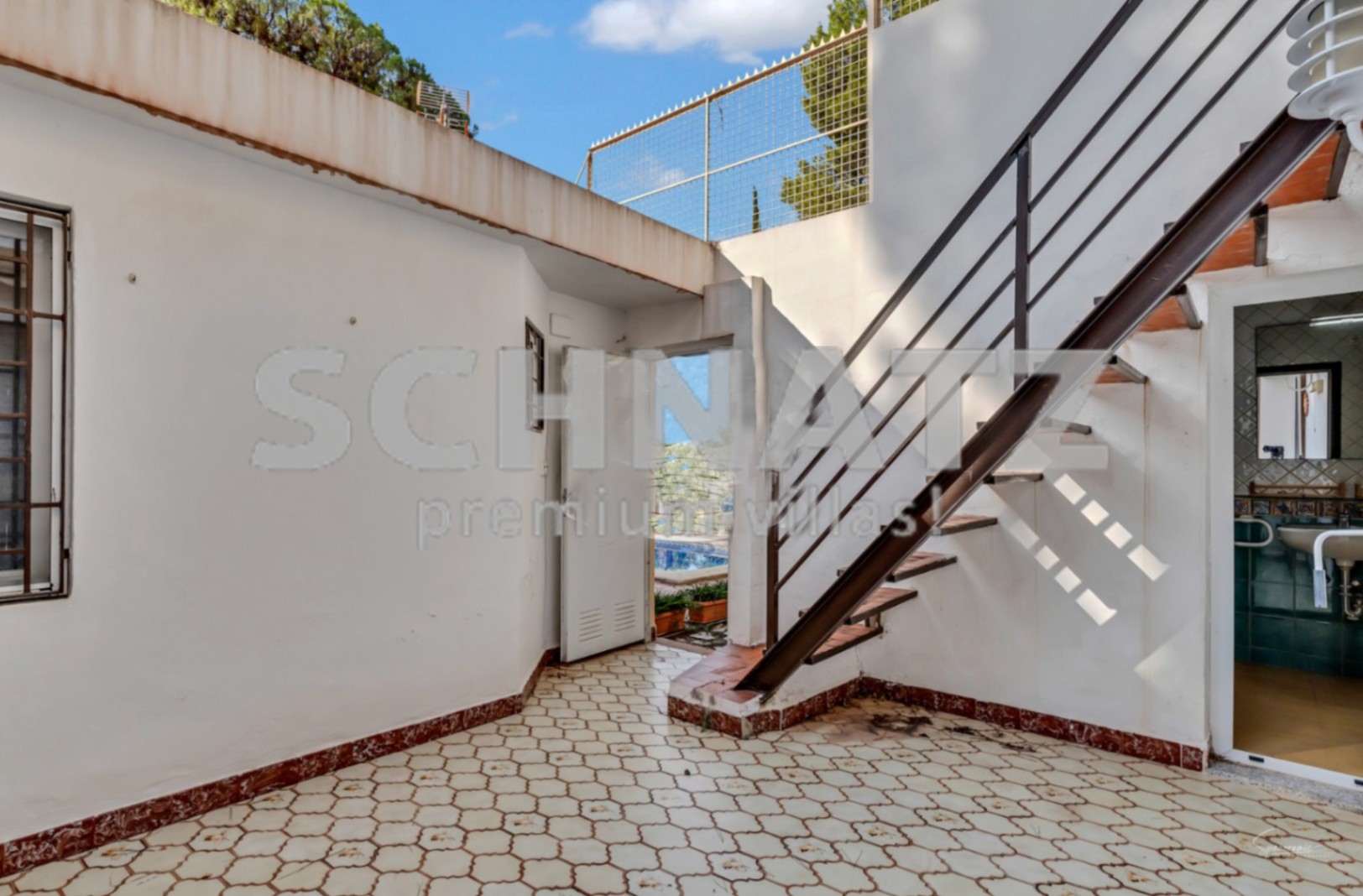 Villa en primera línea con vistas al mar en venta en el puerto de Jávea