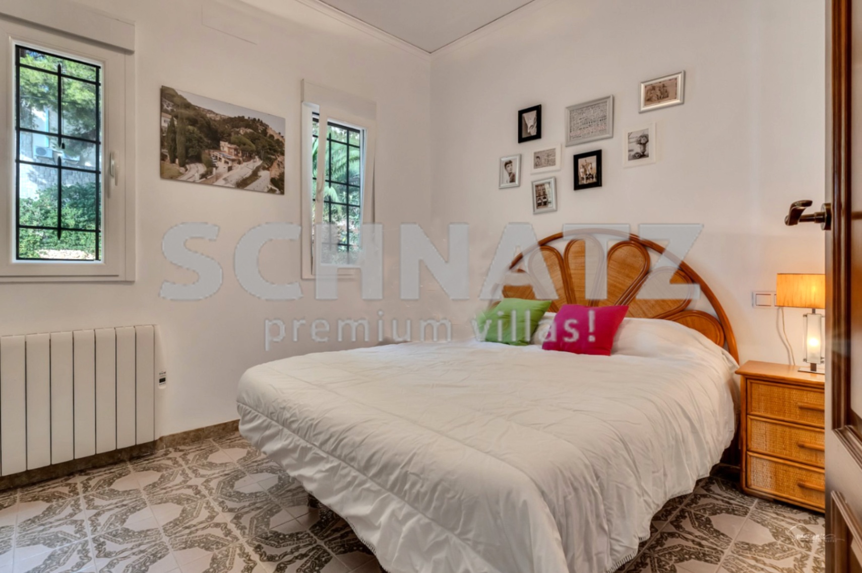 Villa en primera línea con vistas al mar en venta en el puerto de Jávea