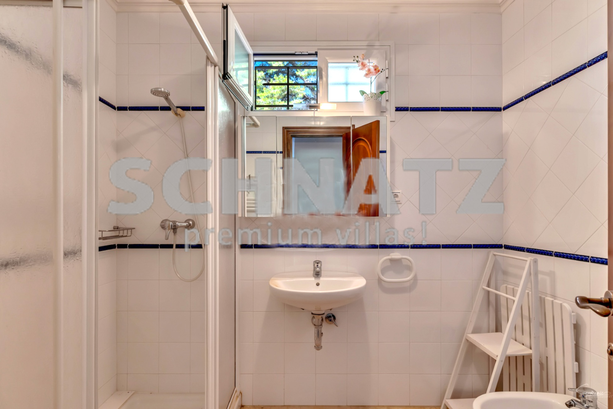 Villa en primera línea con vistas al mar en venta en el puerto de Jávea
