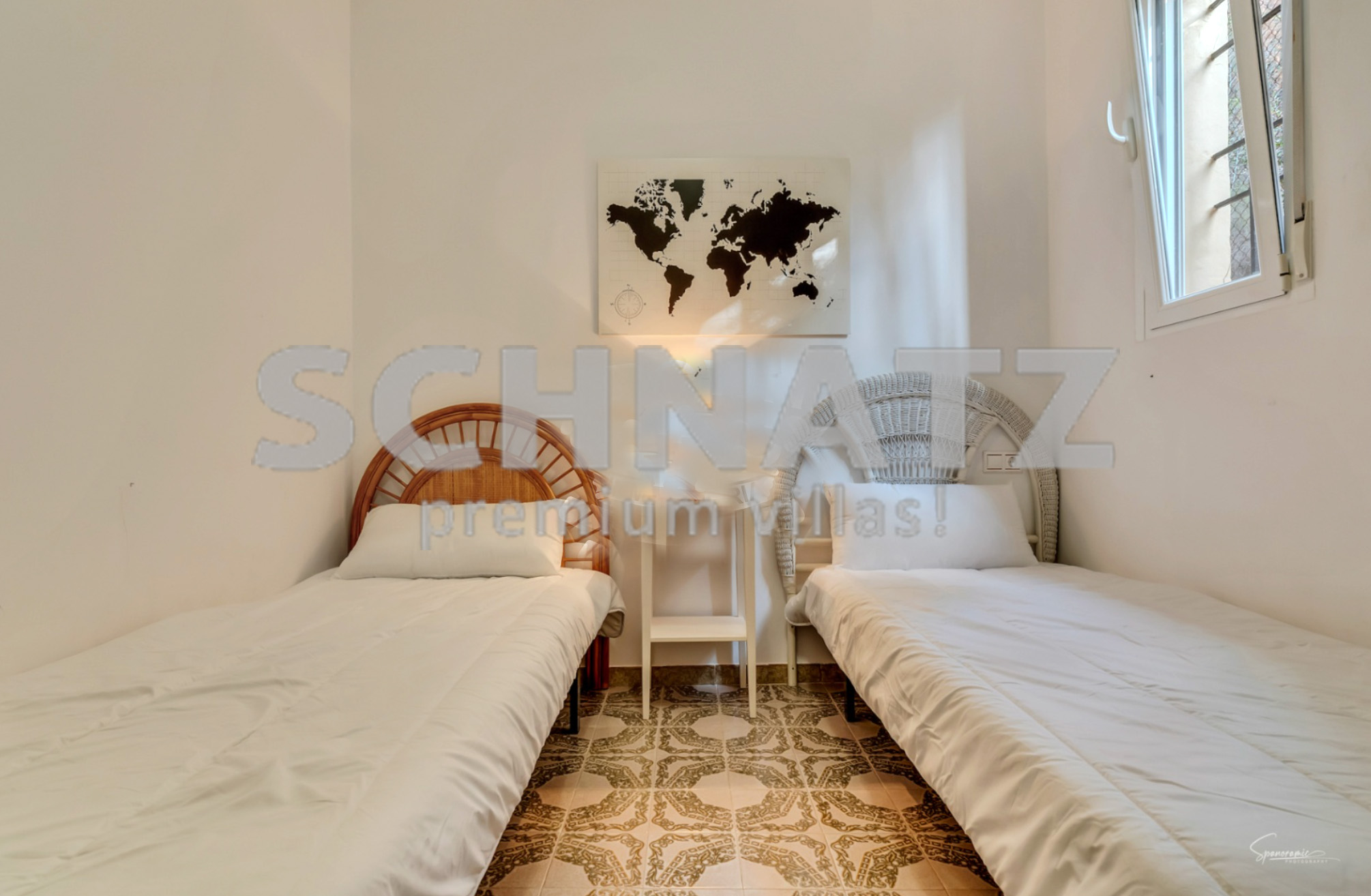Villa en primera línea con vistas al mar en venta en el puerto de Jávea