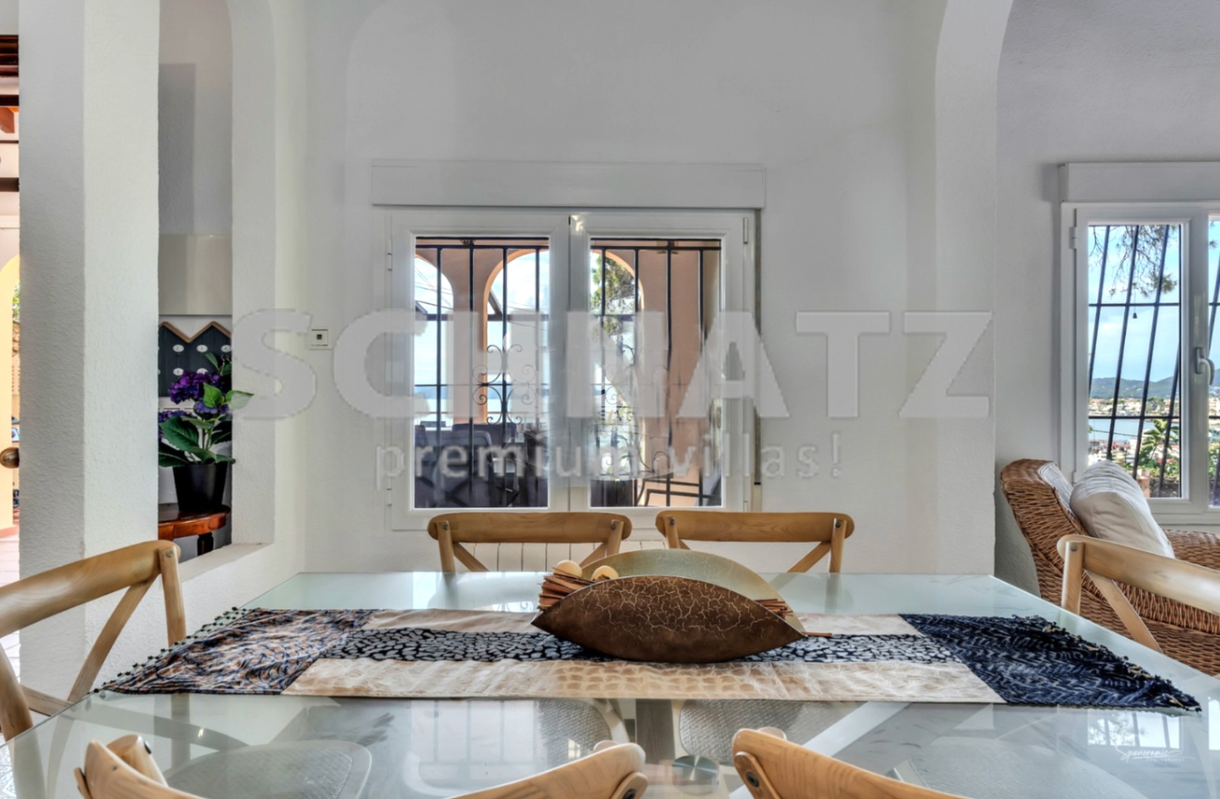 Villa en primera línea con vistas al mar en venta en el puerto de Jávea
