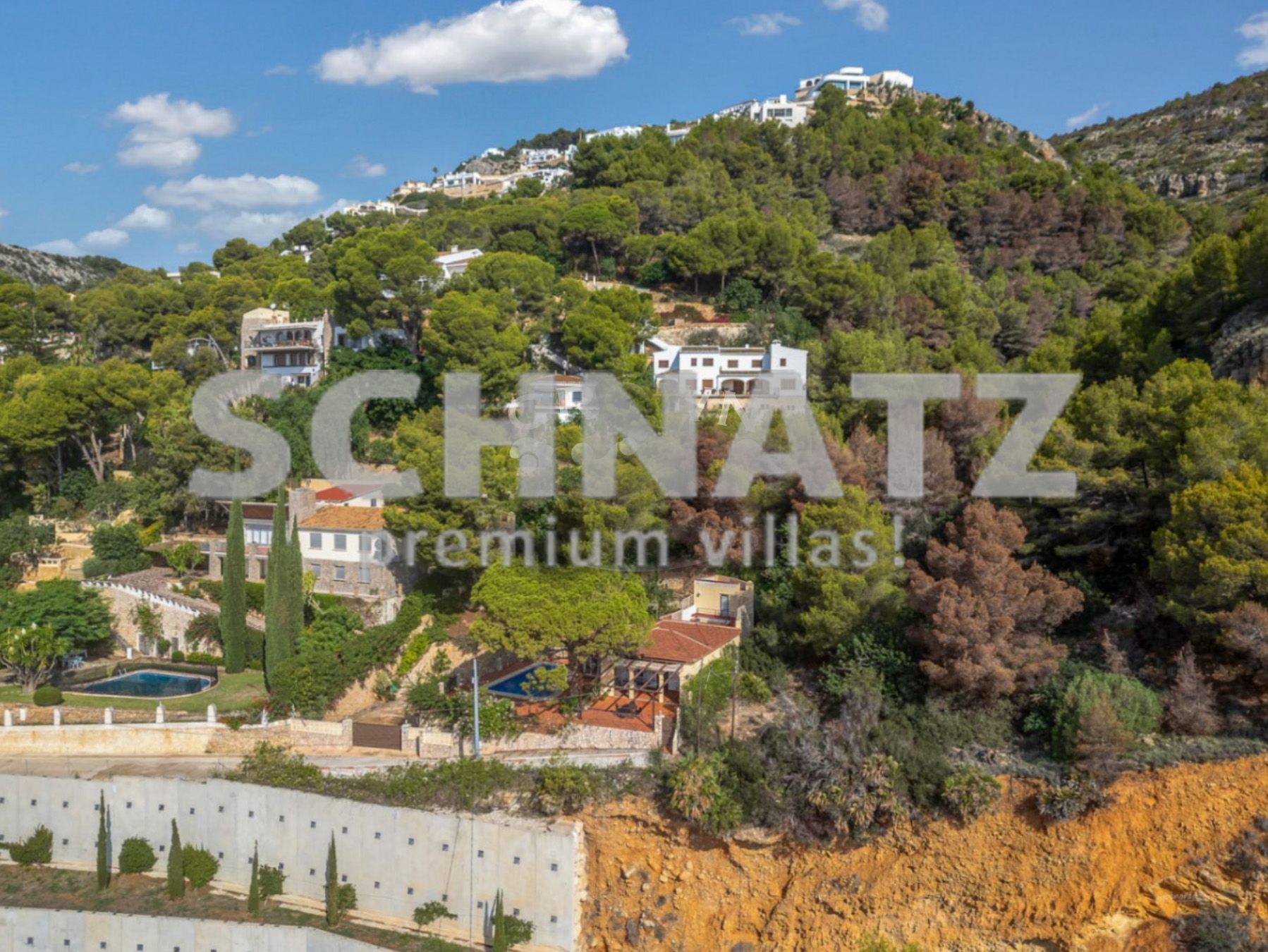 Villa en primera línea con vistas al mar en venta en el puerto de Jávea