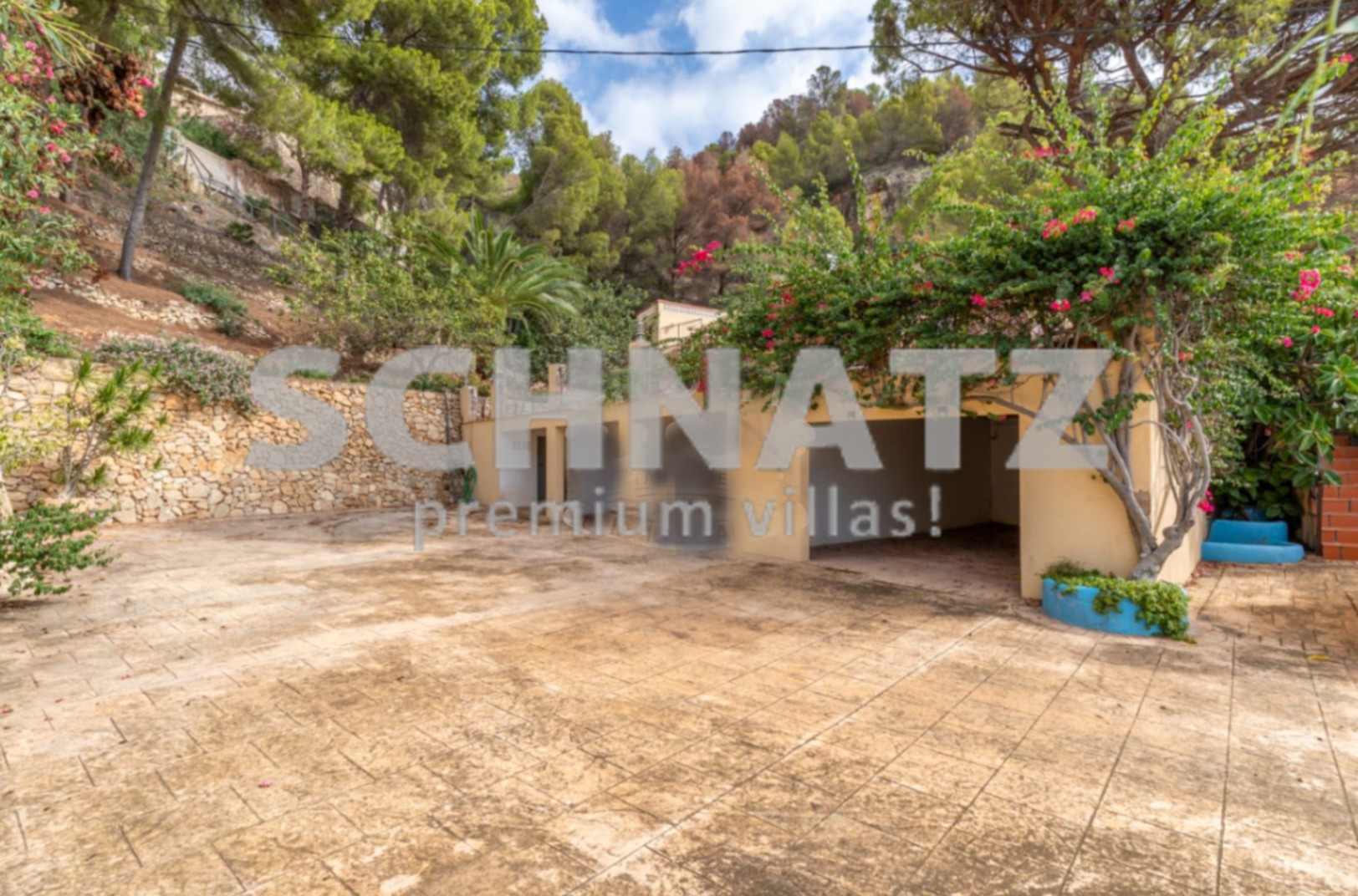 Villa en primera línea con vistas al mar en venta en el puerto de Jávea