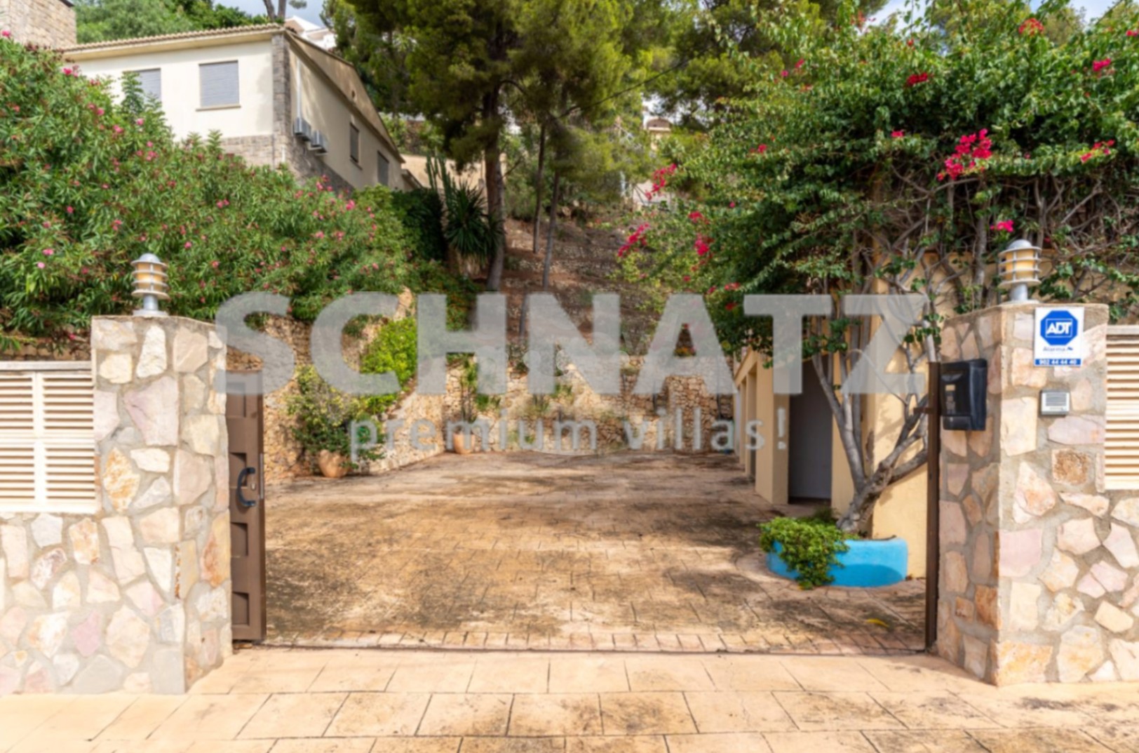 Villa en primera línea con vistas al mar en venta en el puerto de Jávea