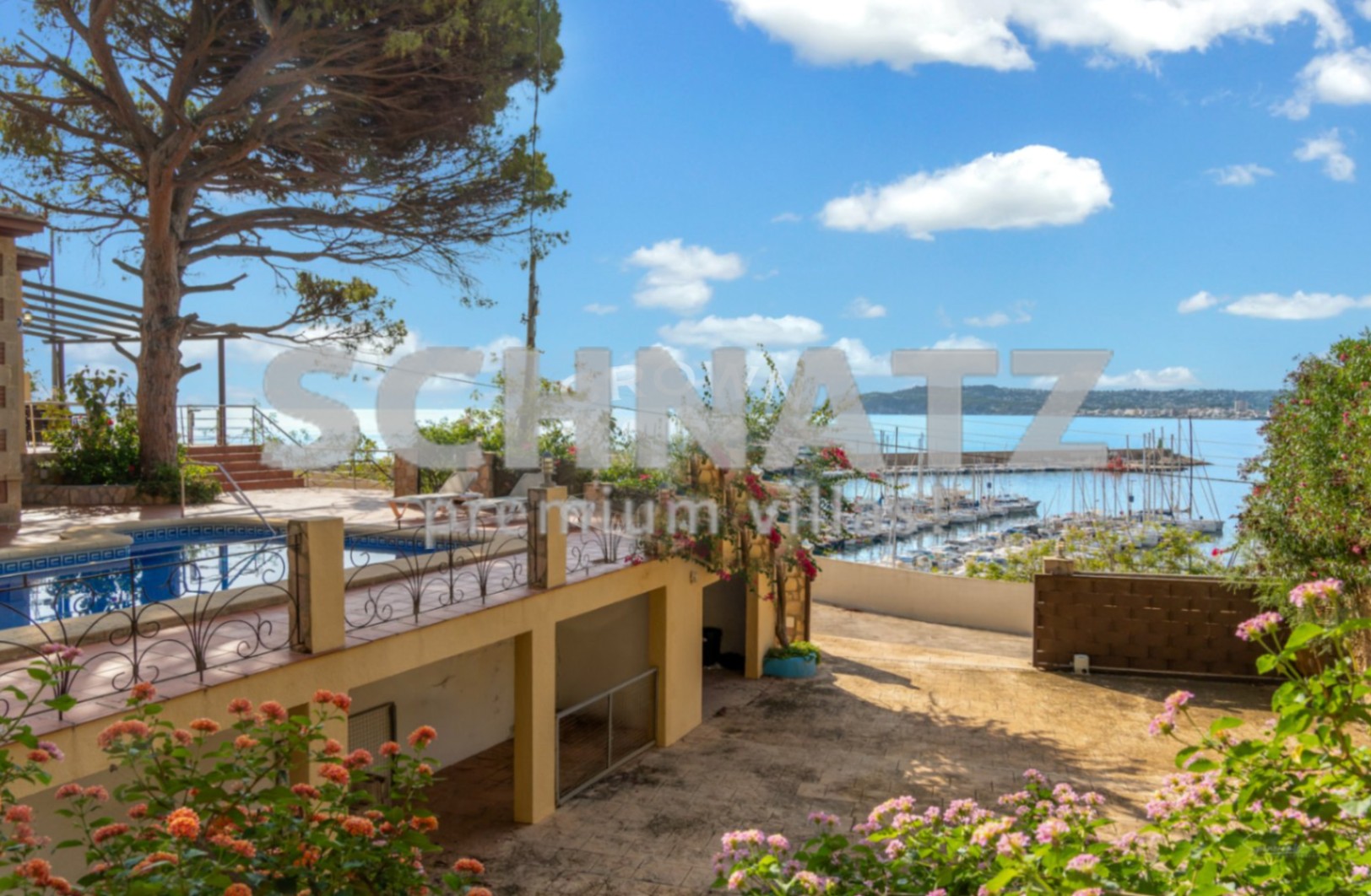 Villa en primera línea con vistas al mar en venta en el puerto de Jávea