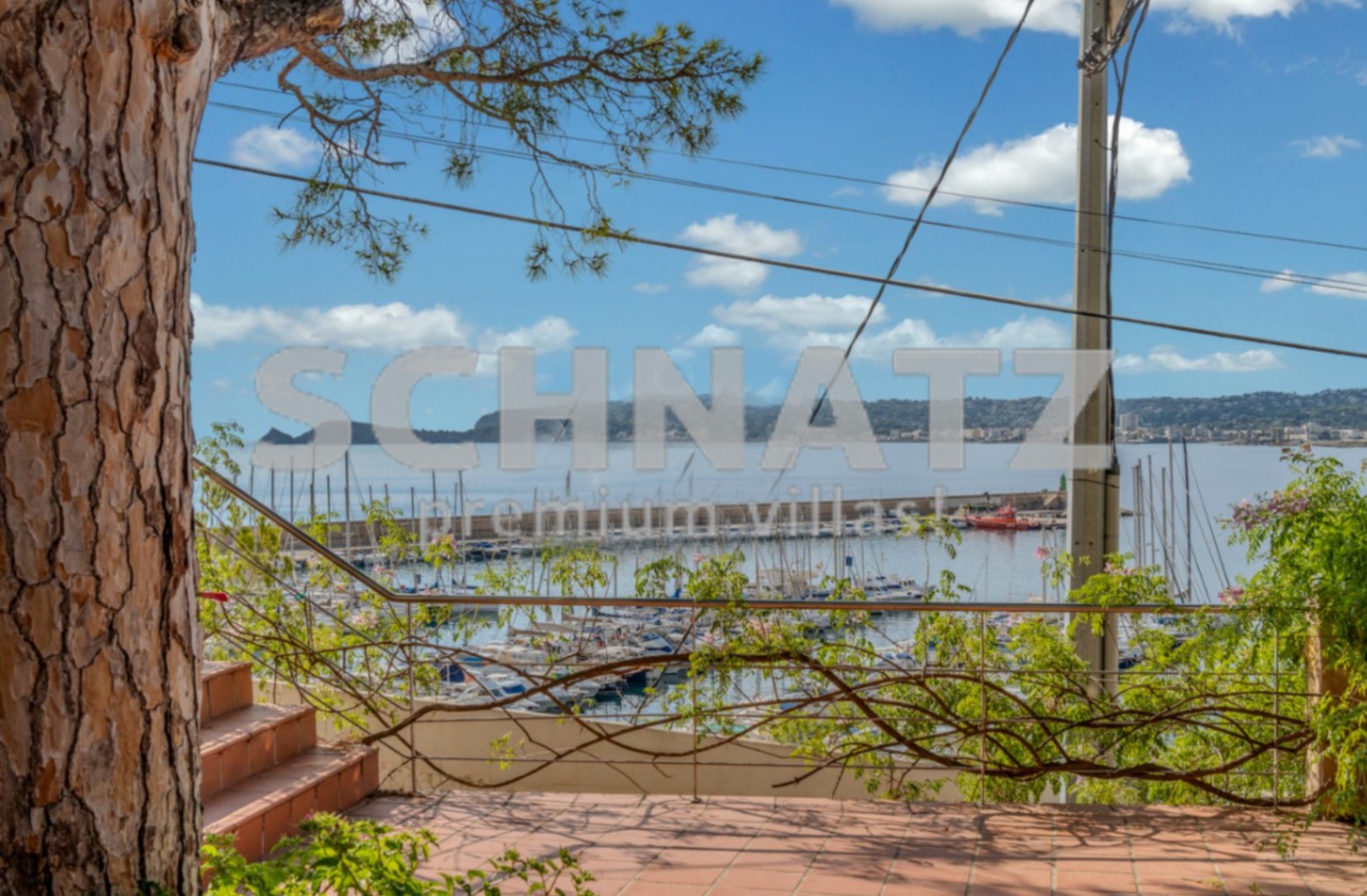 Villa en primera línea con vistas al mar en venta en el puerto de Jávea