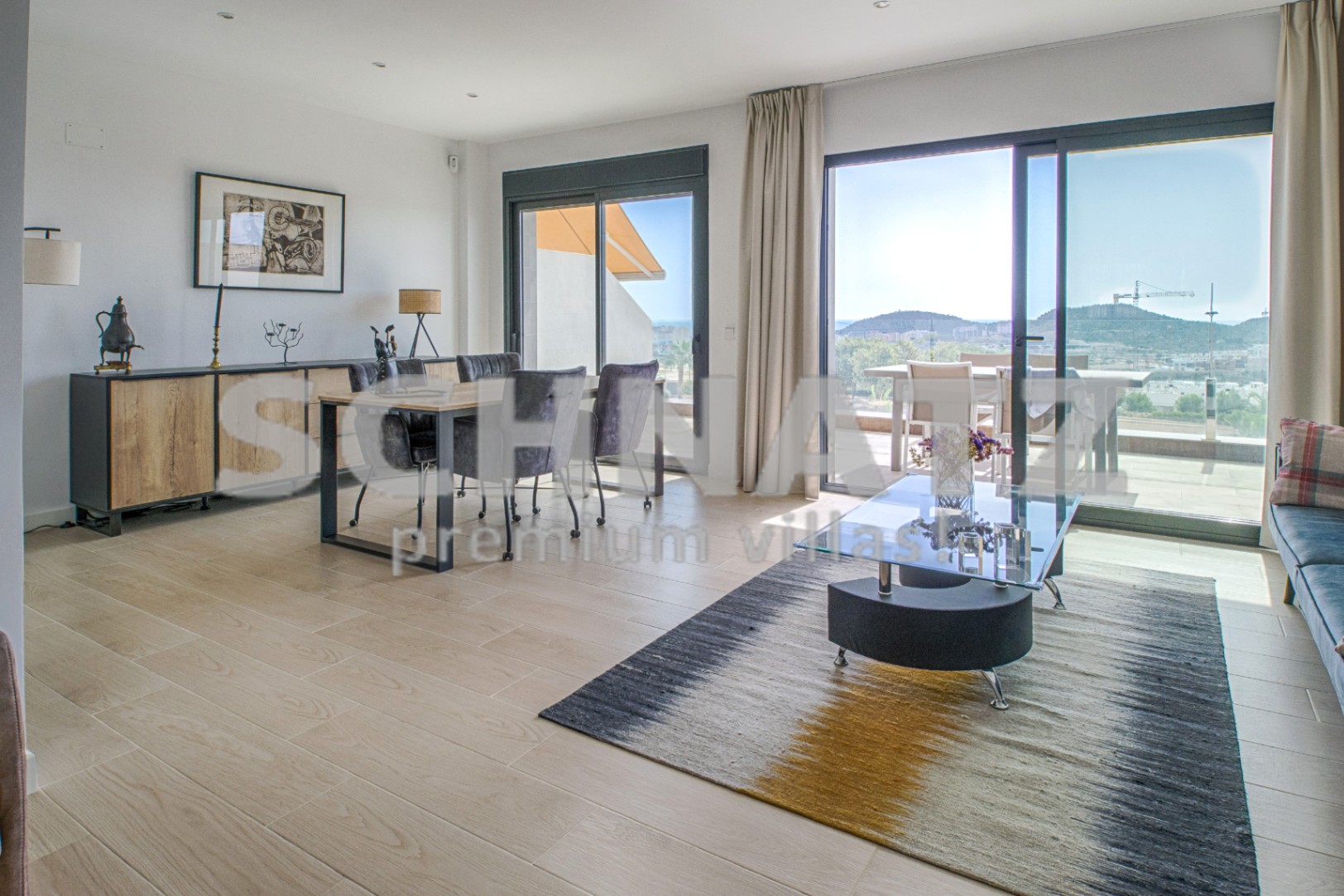 Amplio apartamento dúplex con vistas al mar en venta en Finestrat