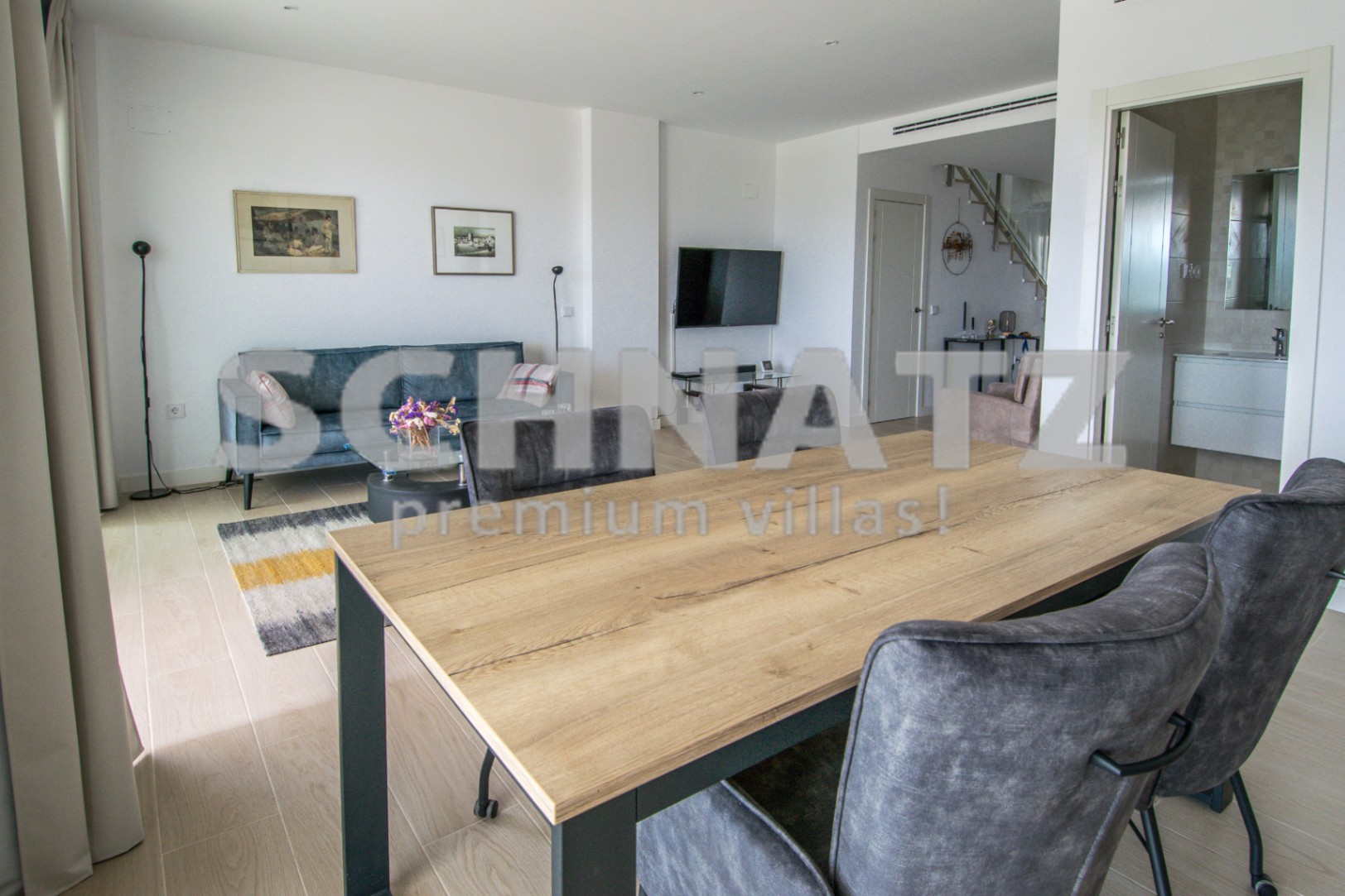 Amplio apartamento dúplex con vistas al mar en venta en Finestrat