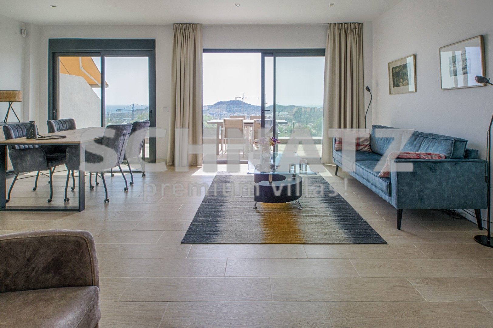 Amplio apartamento dúplex con vistas al mar en venta en Finestrat