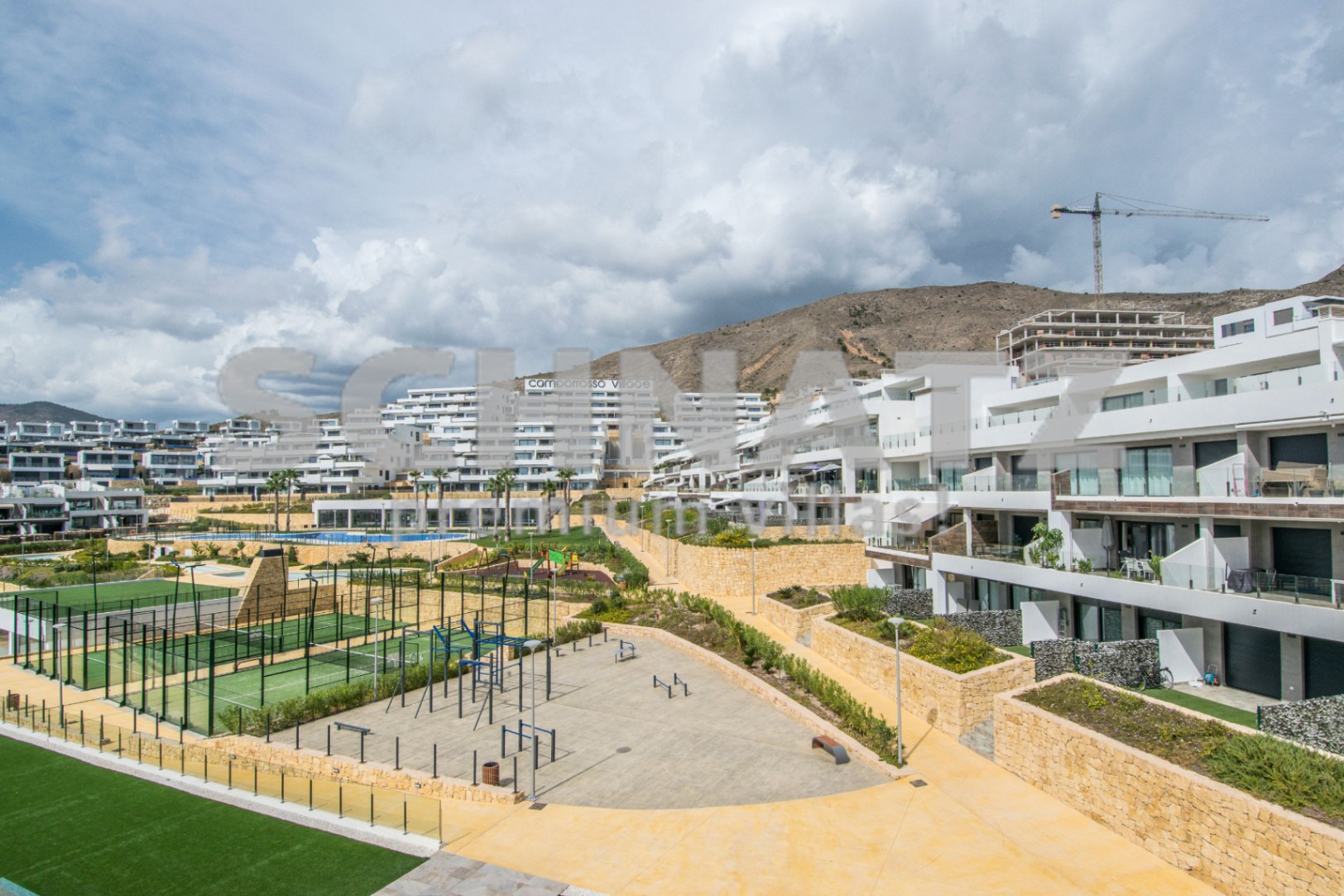 Amplio apartamento dúplex con vistas al mar en venta en Finestrat