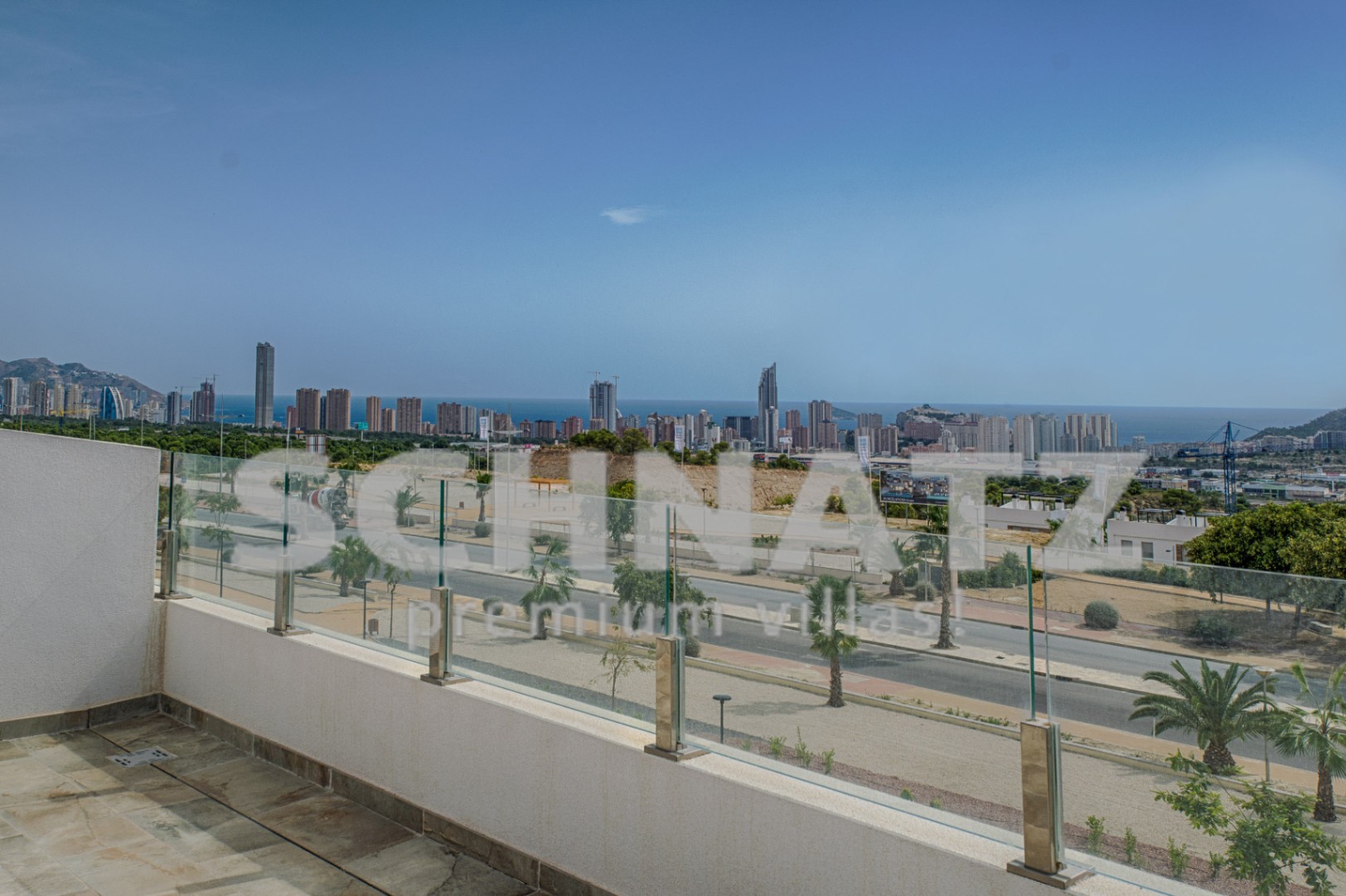 Amplio apartamento dúplex con vistas al mar en venta en Finestrat