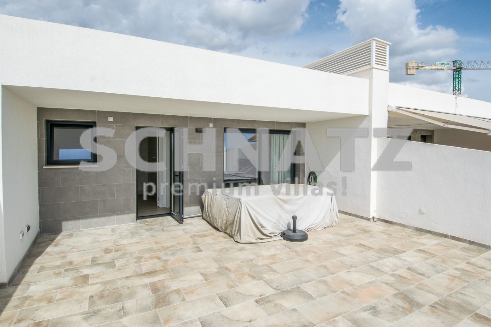 Amplio apartamento dúplex con vistas al mar en venta en Finestrat