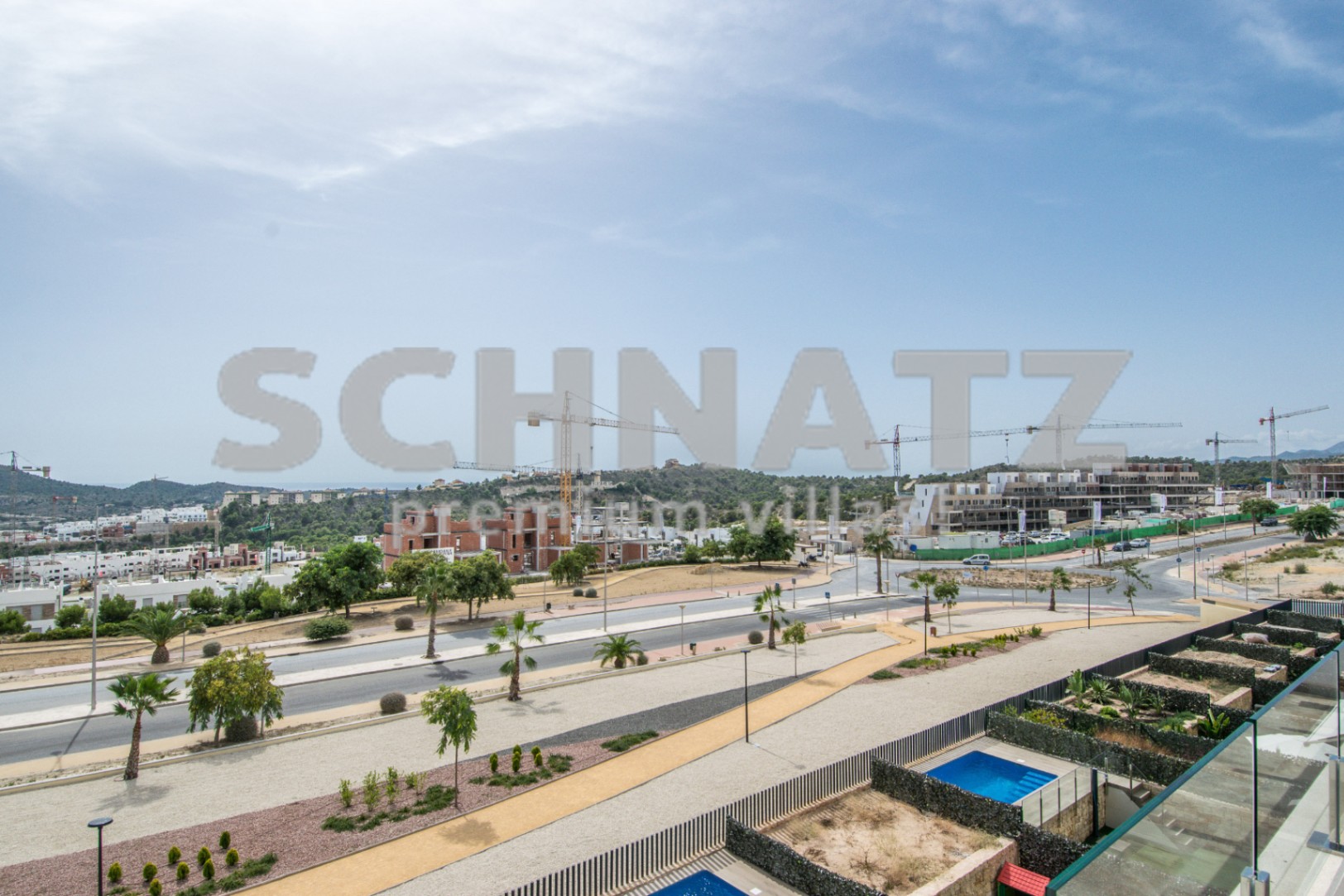 Amplio apartamento dúplex con vistas al mar en venta en Finestrat