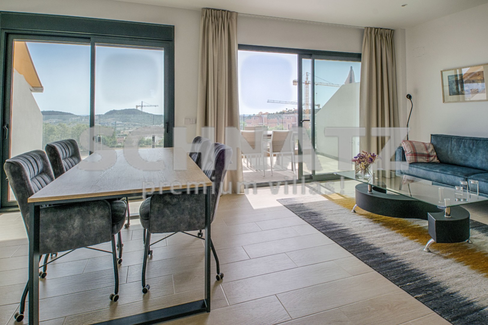 Amplio apartamento dúplex con vistas al mar en venta en Finestrat