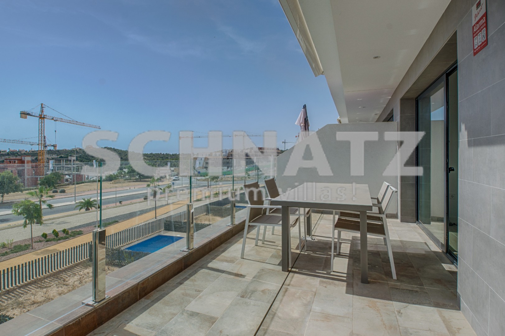 Amplio apartamento dúplex con vistas al mar en venta en Finestrat
