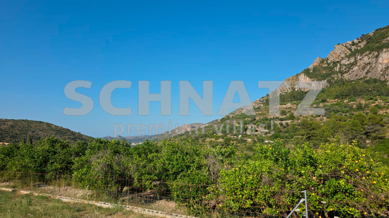 Parcela con vistas al mar en venta en Llosa de Camacho
