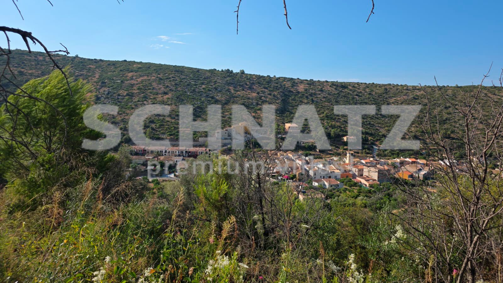 Parcela con vistas al mar en venta en Llosa de Camacho