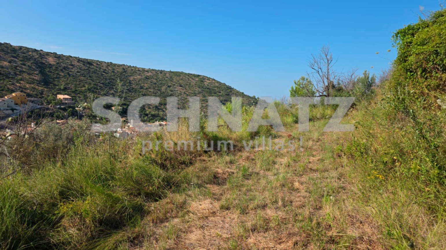 Parcela con vistas al mar en venta en Llosa de Camacho