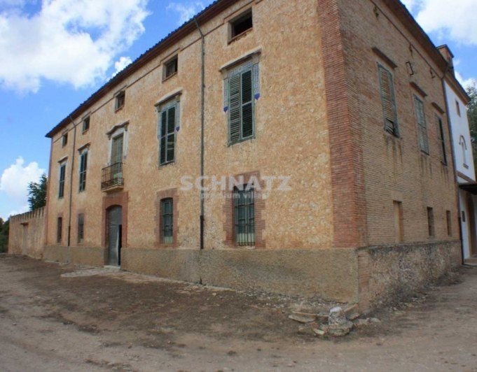 Mansión con capilla privada parcela de 50 hectáreas