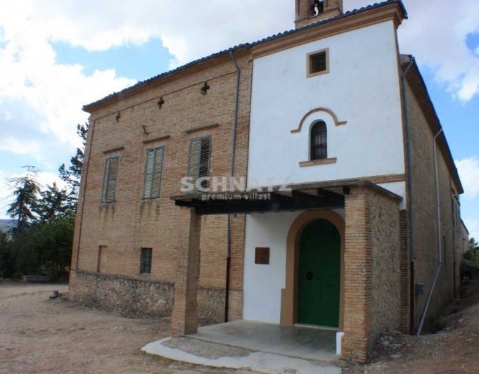 Mansión con capilla privada parcela de 50 hectáreas