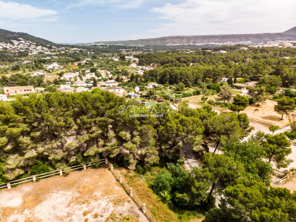 Bonita y soleada Parcela en Tarraula, Jávea