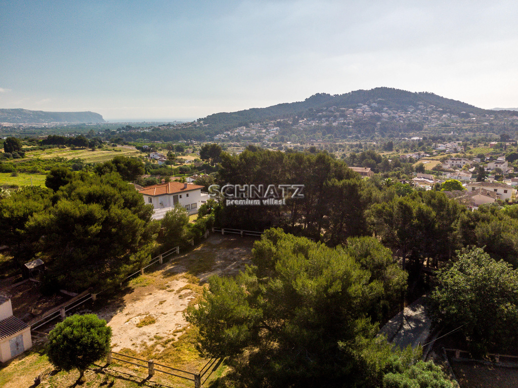 Bonita y soleada Parcela en Tarraula, Jávea